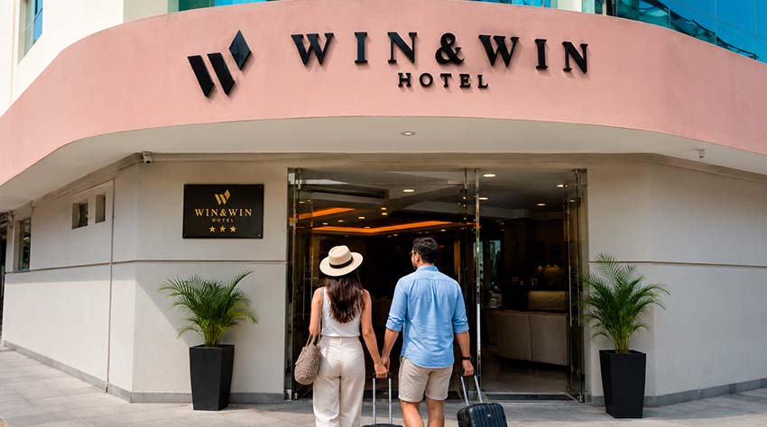 turistas llegando al hotel win and win
